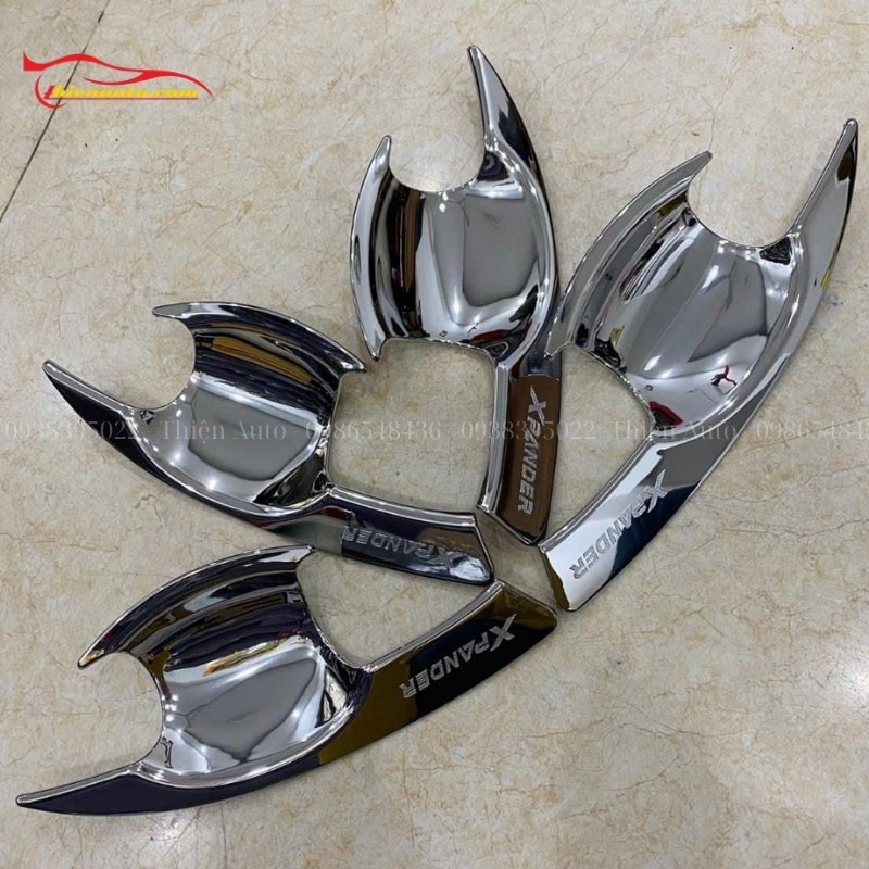 Ốp hõm tay nắm cửa Mitsubishi Xpander được mạ crom nổi bật