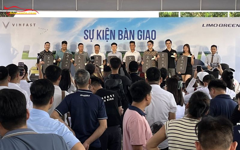 VinFast Limo Green Giao Xe: Lễ Bàn Giao Hơn 500 Xe Trên Cả 3 Miền