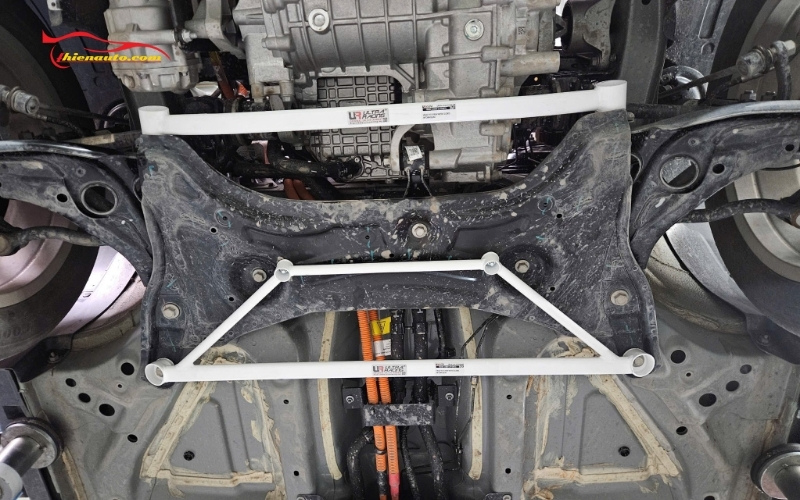 Lắp bộ thanh giằng giảm chấn VF5 hạn chế tiếng ồn, tăng độ êm ái cho khoang cabin