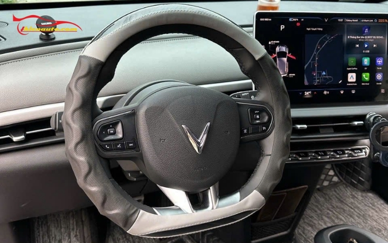 Bọc vô lăng Vinfast VF6 Bọc vô lăng Vinfast VF6 cầm nắm êm ái, chắc tay