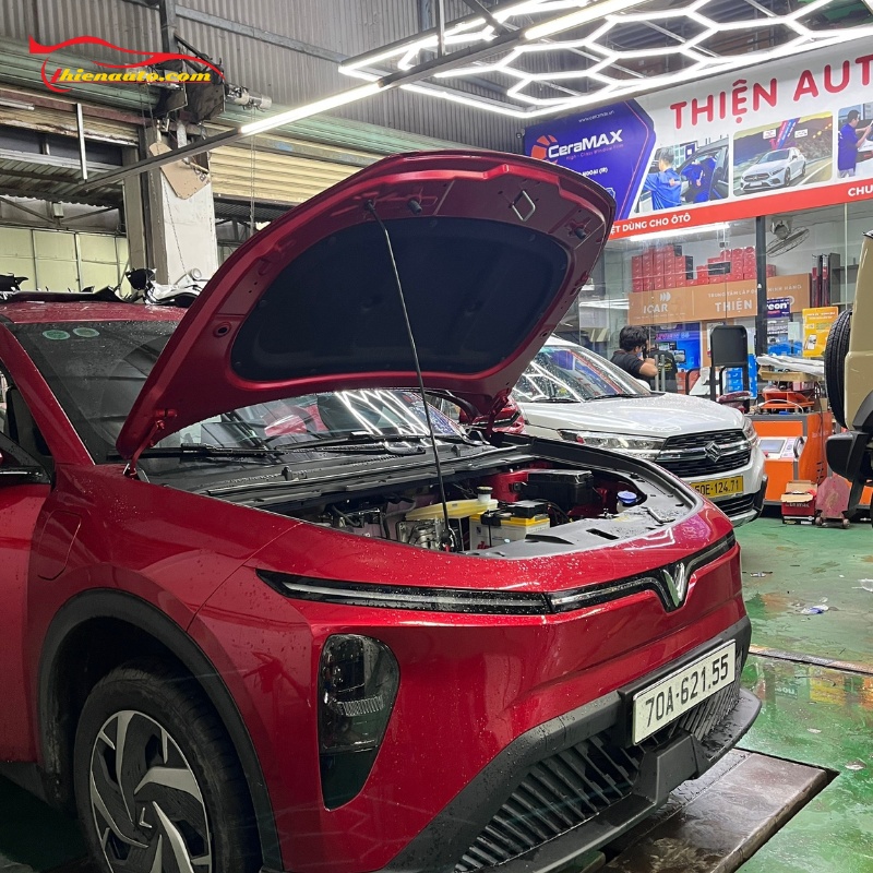 Hình ảnh thực tế độ xe Limo Green đỏ tại Thiện Auto