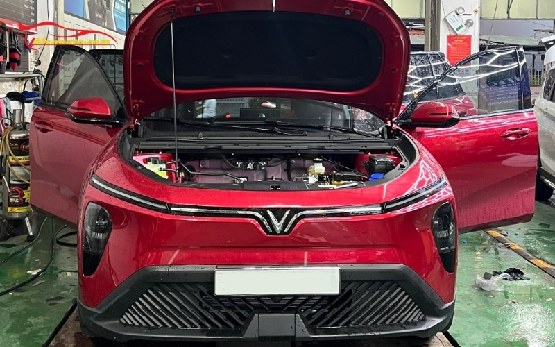 Hình ảnh thực tế độ xe Limo Green đỏ tại Thiện Auto