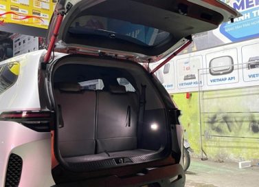 Cốp điện VinFast VF MPV 7 kèm đá cốp tiện lợi