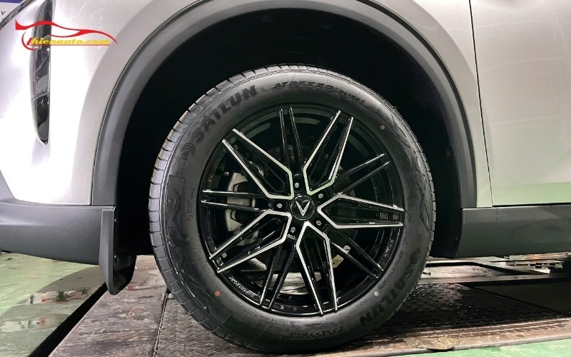 Vinfast Limo Green bạc thay mâm tại Thiện Auto