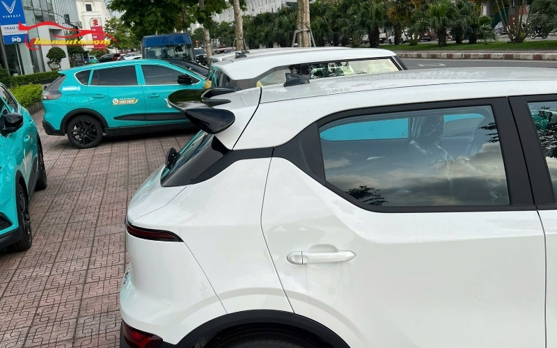 Đuôi gió Vinfast VF5 giúp phần đuôi xe trở nên năng động thể thao