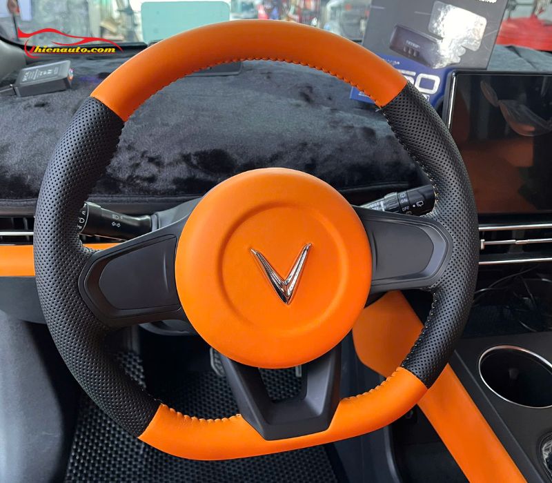 Khâu vô lăng Vinfast Limo Green giúp cầm nắm thoải mái, thoáng  khí