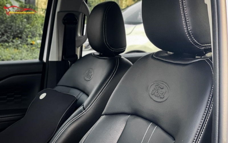 Bọc ghế da Ford Territory mang lại vẻ ngoài sang trọng cho nội thất không gian lái 