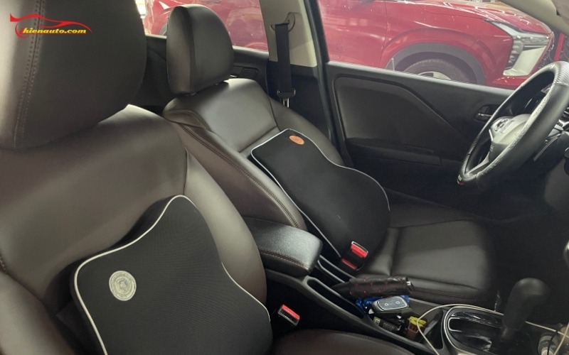 Bọc ghế da Honda City giúp dễ dàng vệ sinh hơn ghế nỉ nguyên bản xe