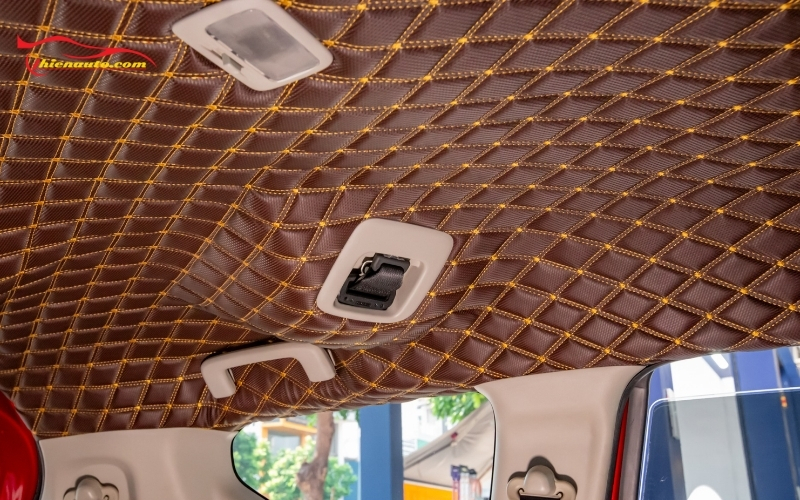 Bọc trần 6D cấu tạo nhiều lớp, hoạt tiết ô vuông kèm chỉ nổi độc đáo