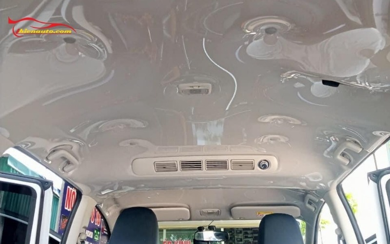 Bọc trần ô tô nilon có chi phí rẻ, dễ thay thế và thi công nhanh