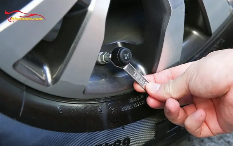 Cách lắp cảm biến áp suất lốp van ngoài đơn giản