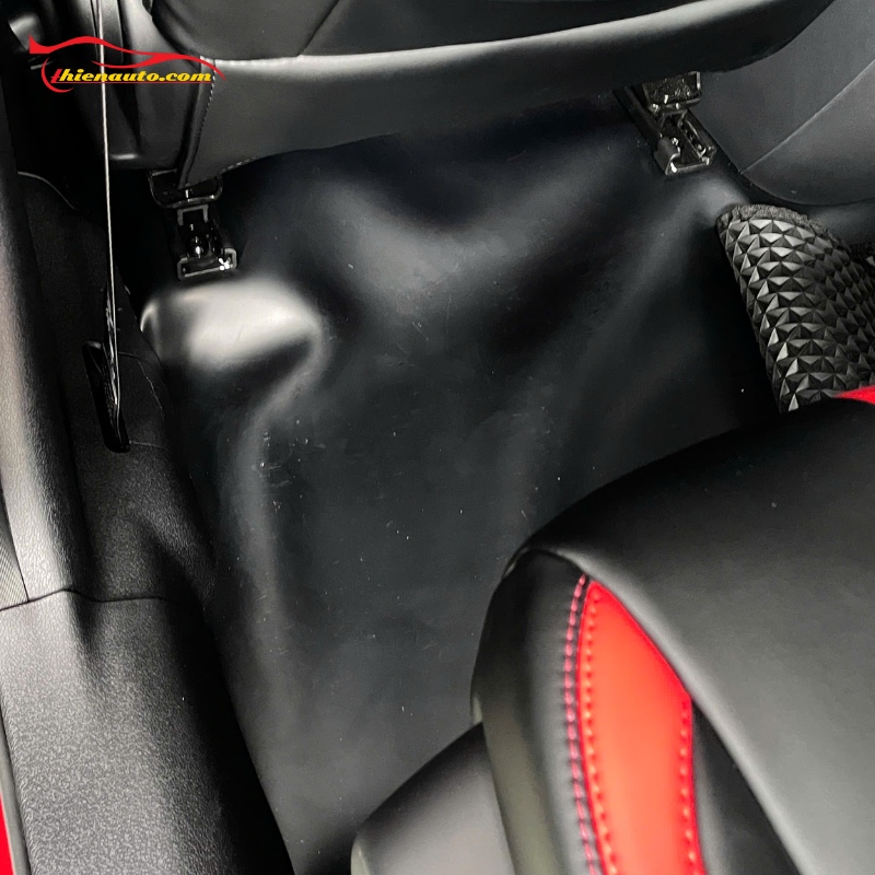 Vinfast Limo Green đỏ lắp thảm lót sàn đen cao cấp tại Thiện Auto