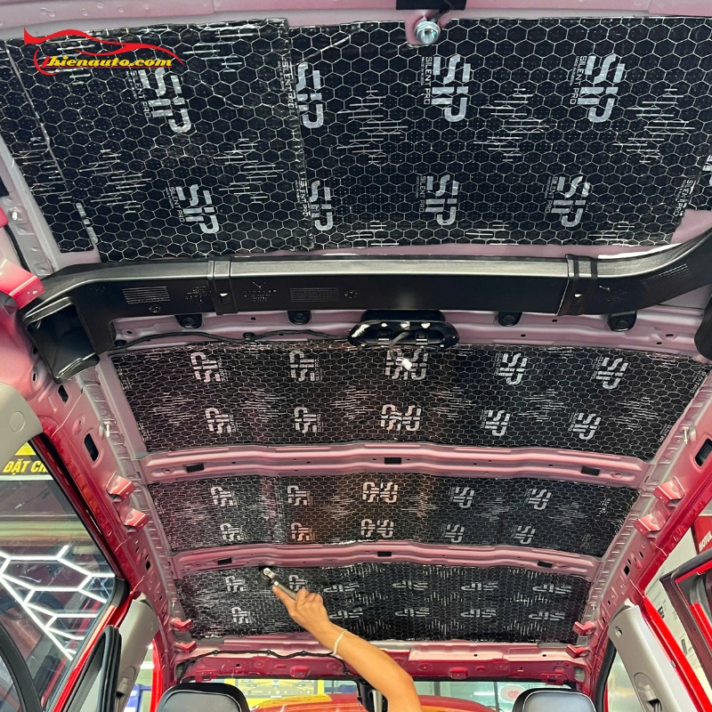 Vinfast Limo Green đỏ dán trần cách âm tại Thiện Auto