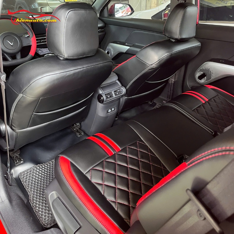 Hình ảnh thực tế độ xe Limo Green đỏ tại Thiện Auto