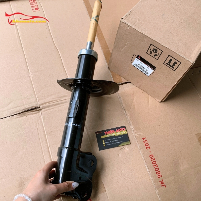 Giảm xóc trước phải Mitsubishi Xpander 4060A576 xuất xứ Indonesia