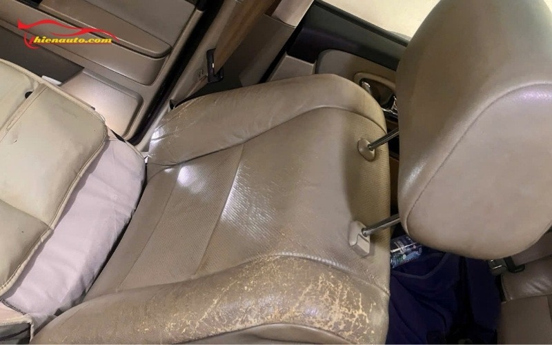 Ghế nỉ Ford Escape bong tróc