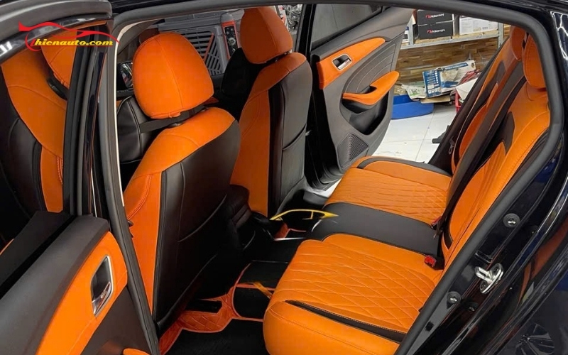 Bọc ghế da MG5 dễ lau chùi bằng khăn ướt hoặc dung dịch vệ sinh da