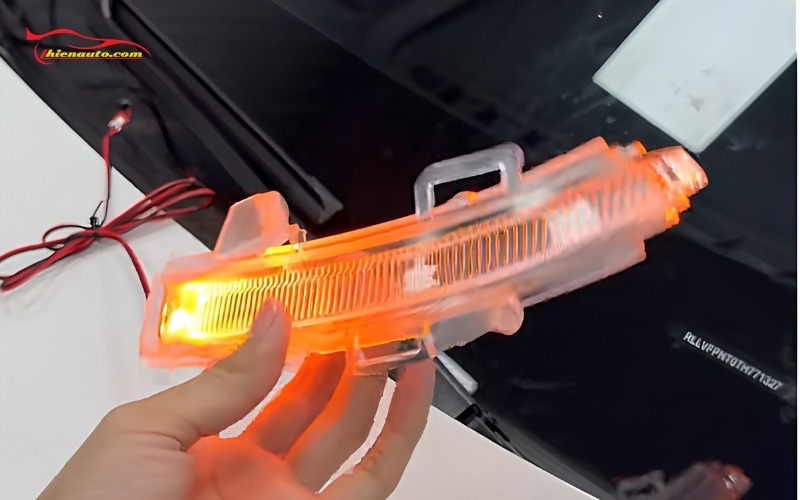 Đèn LED Xi Nhan Trên Gương Limo Green Đèn LED xi nhan trên gương Vinfast Limo Green lắp đặt an toàn
