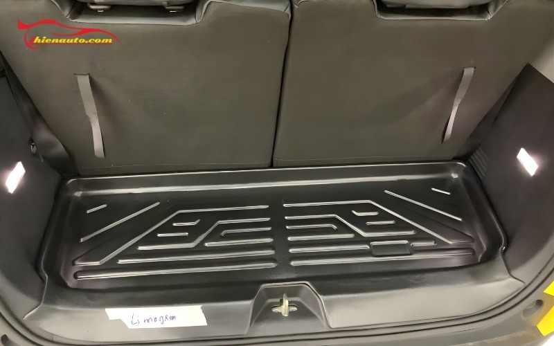Lưng ghế sau Vinfast Limo Green dễ bị trầy xướt, va đập