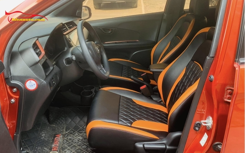 Mẫu bọc ghế da Honda Brio may hình quả trám