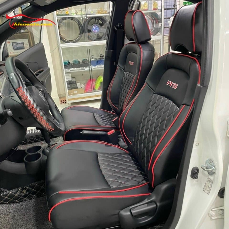 Ngoài bọc ghế da Honda Brio, chủ xe thường khâu da vô lăng để đồng bộ màu sắc nội thất