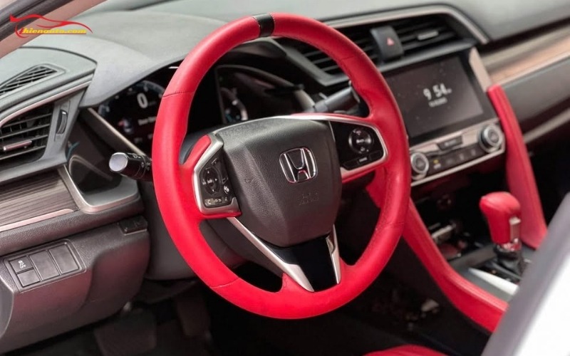 Tại Thiện Auto, có dịch vụ đổi màu nội thất: Bọc vô lăng, bọc trần, bọc tapi cửa cùng màu ghế da ...