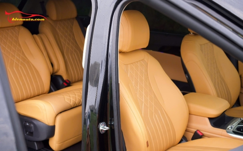 Mẫu bọc ghế da Kia Carnival may hình quả trám