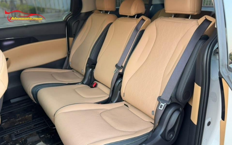 Bọc ghế da Kia Carnival tạo kiểu riêng theo ý chủ xe