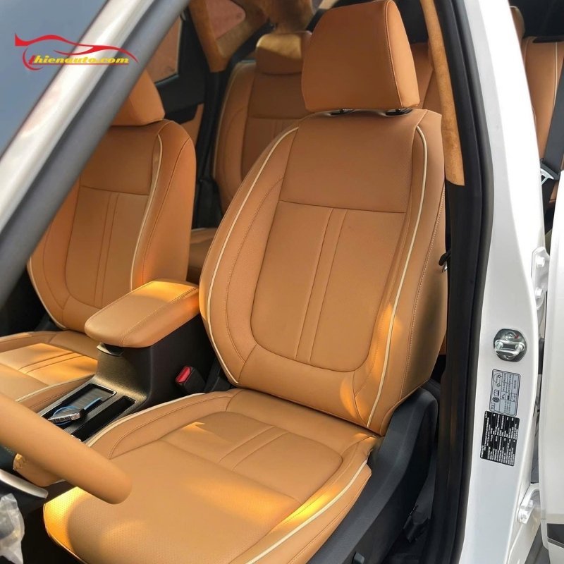 So với nỉ zin, bọc ghế da Kia Sonet có thể thiết kế theo ý riêng, chọn màu và chất liệu ưng ý