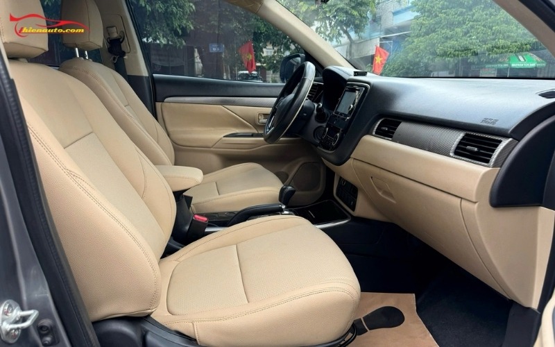 Bọc ghế da Mitsubishi Outlander được lựa chọn theo màu sắc nội thất xe