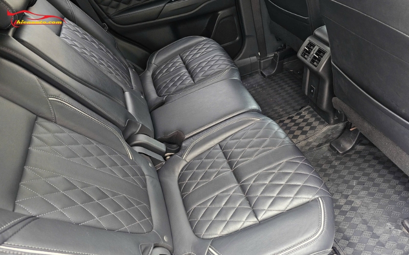 Nên vệ sinh bảo dưỡng 4 - 6 tháng/lần khi bọc ghế da Mitsubishi Outlander