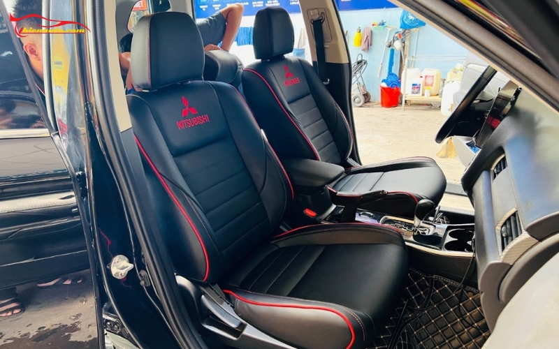 Bọc ghế da Mitsubishi Outlander phối màu đen đỏ