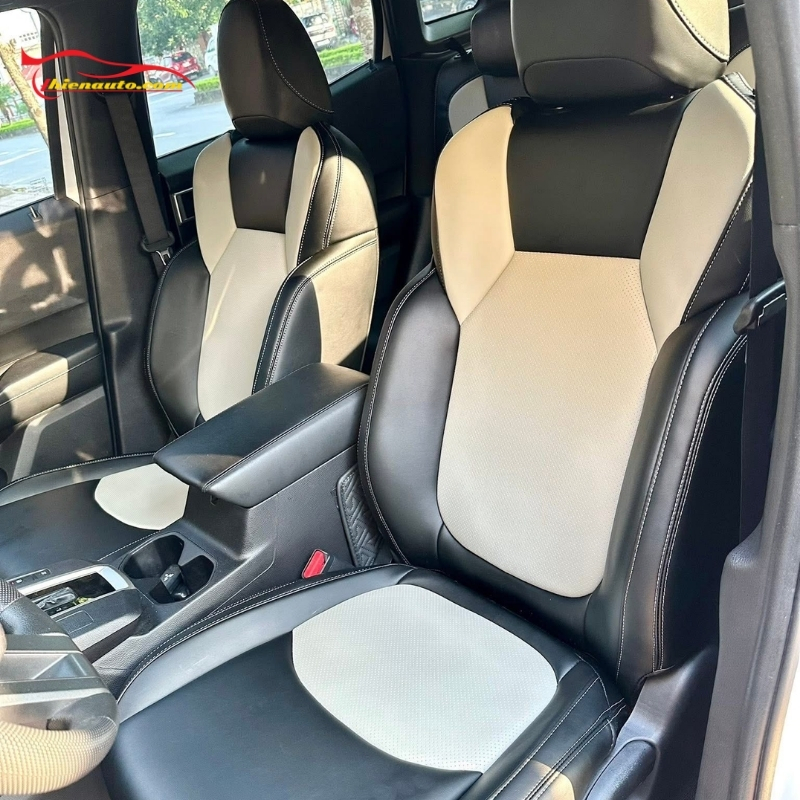 Thiện Auto thi công mẫu ghế da trắng phối đen tinh tế