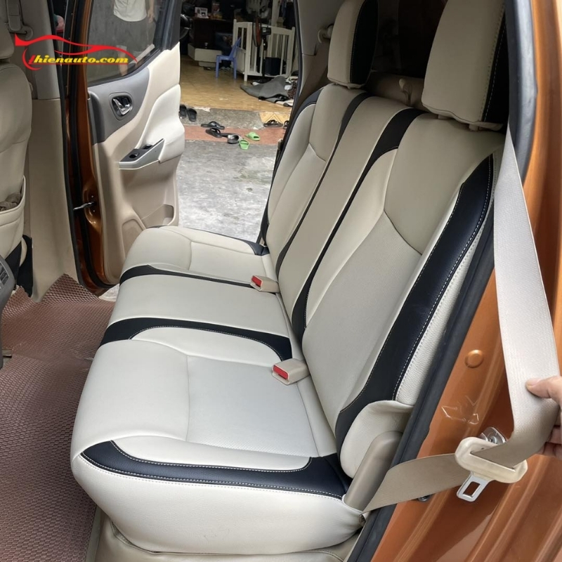 Mẫu bọc ghế da Nissan Navara phối 2 màu