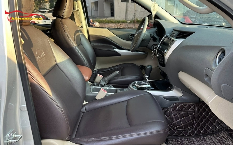 So với áo nỉ, ghế da Navara êm ái mềm mại và thoáng khí tốt hơn