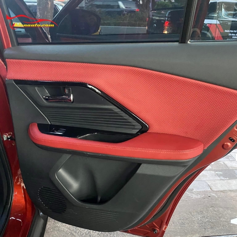 Bọc ghế da Toyota Yaris Ngoài bọc ghế da Toyota Yaris, Thiện Auto còn bọ tapi cửa theo yêu cầu chủ xe