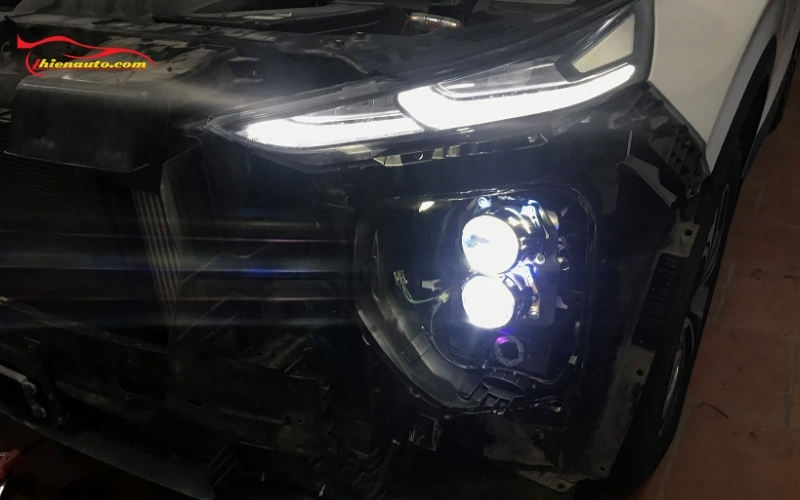 Giá độ đèn Hyundai Santafe dao động từ 1.500.000 - 10.000.000 đồng