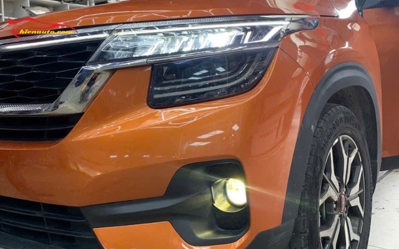 Độ đèn Kia Seltos mẫu bi gầm X-Light F10