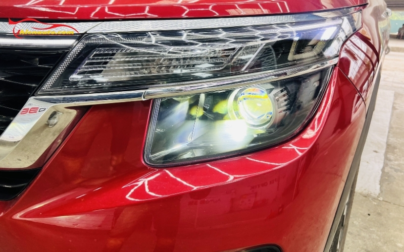Độ đèn Kia Seltos mẫu bi LED X-Light V20
