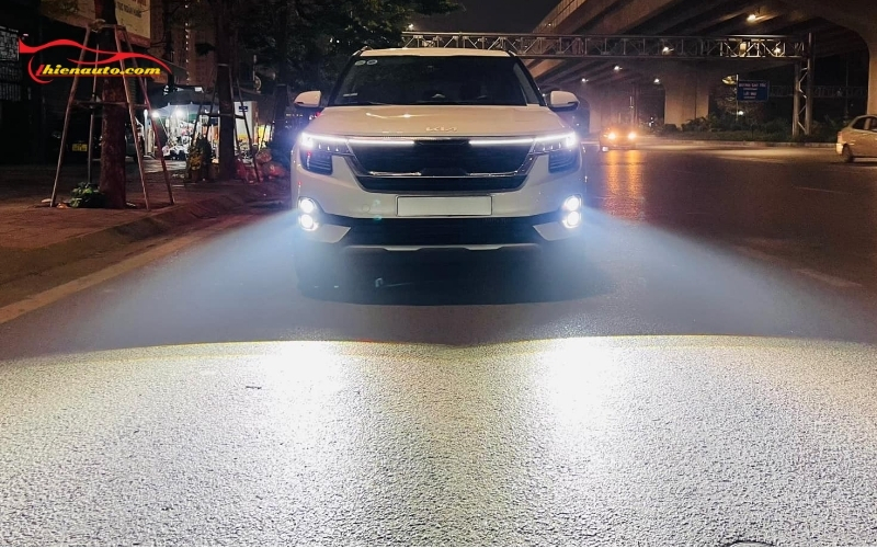 Độ đèn Kia Seltos cho nhiệt màu sáng theo mong muốn, giảm chói mắt và tự tin lái xe khi điều kiện ánh sáng yếu