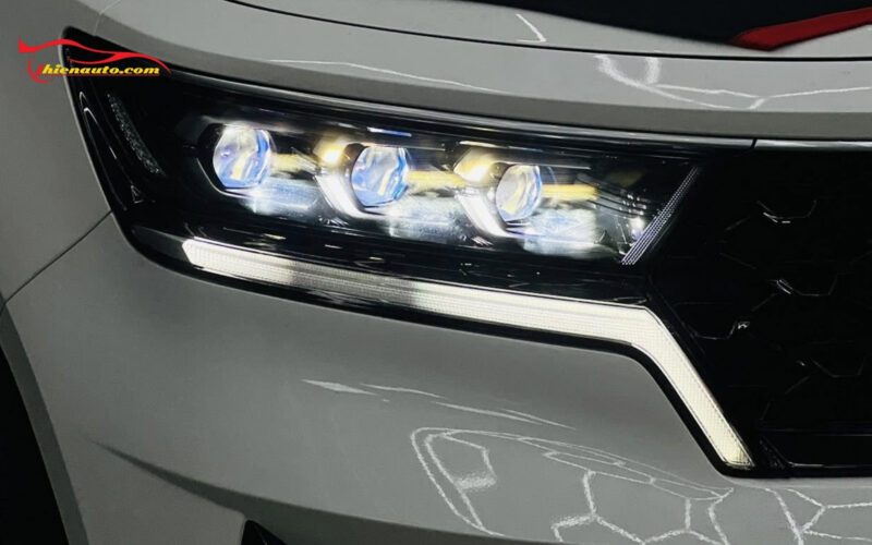 Kia Sorento độ đèn pha siêu sáng từ X-Light F+