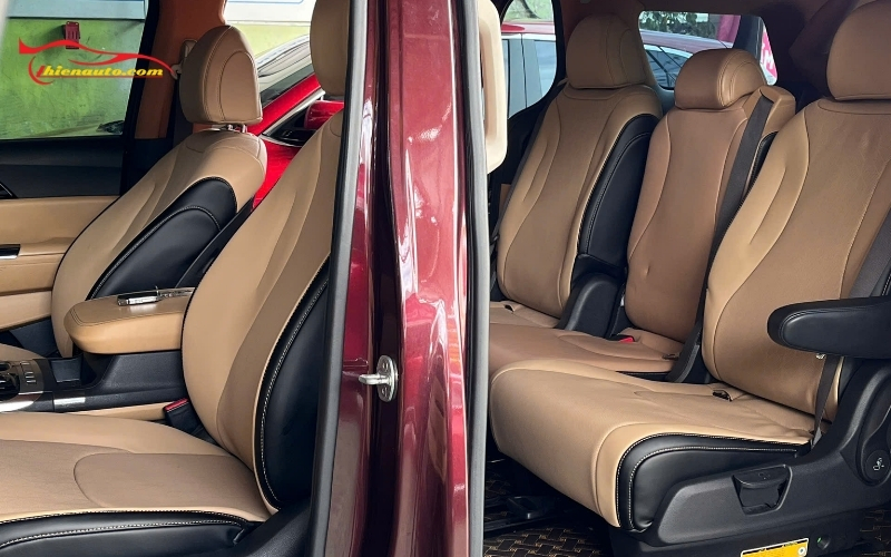 Kia Carnival lên bộ ghế da nappa có đục lỗ CNC