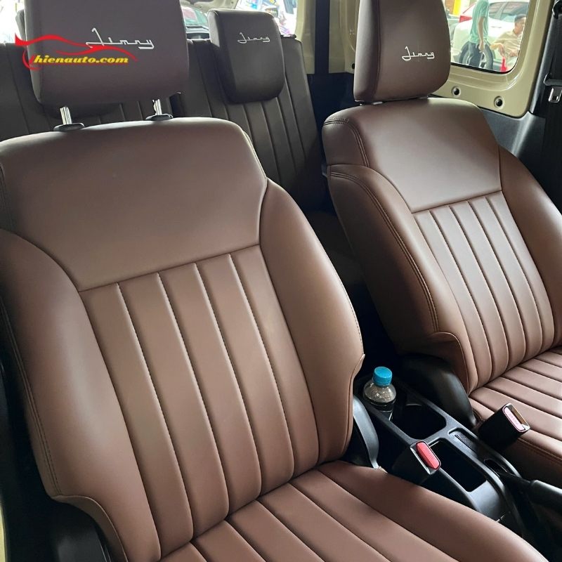 Suzuki Jimny thi công bọc da ghế ô tô mẫu nappa nâu sữa + thêu tên theo yêu cầu