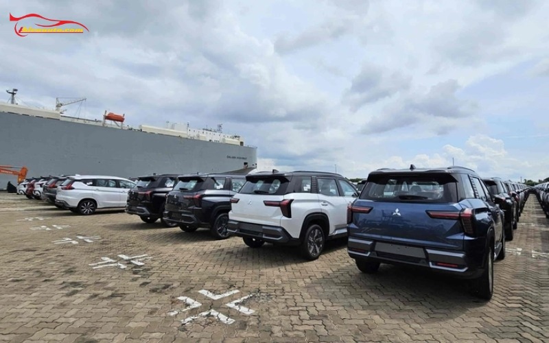 Qua hình ảnh thực tế lô nhập tại cảng, Mitsubishi Destinator ra mắt Việt Nam sẽ có ít nhất hai phiên bản.