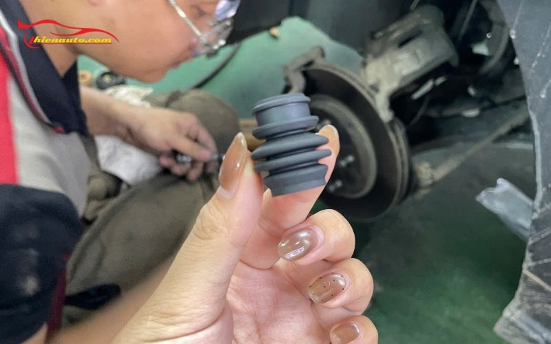 Hình ảnh bảo dưỡng Suzuki XL7 140000km màn ODO tại Thiện Auto