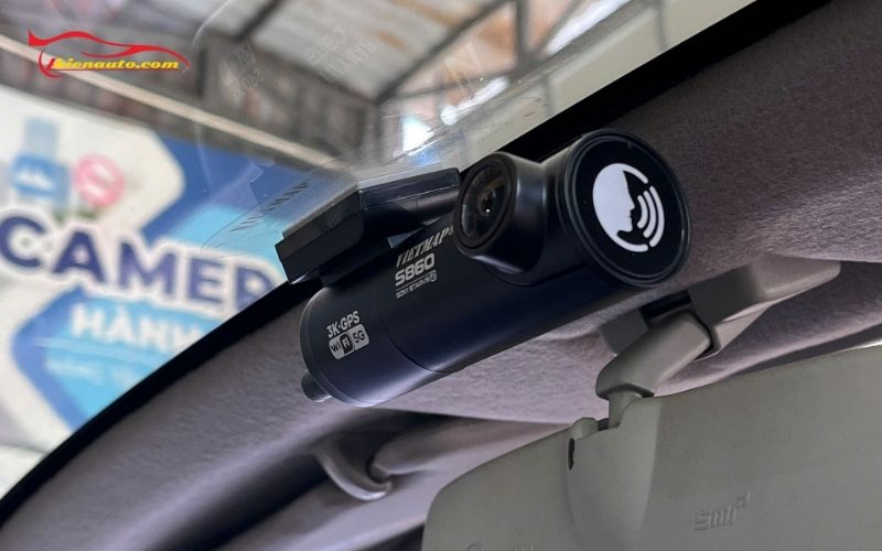 Hình ảnh thực tế độ Suzuki Swift combo camera Vietmap S860 và TPMS Icar C398 tại Thiện Auto