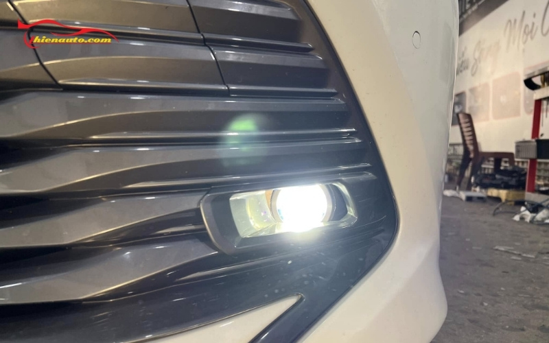 Độ đèn gầm Toyota Camry phá sương tốt, lái xe an toàn khi trời mưa