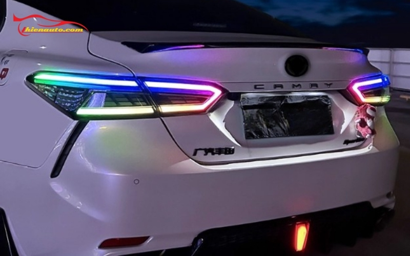 Độ đèn Toyota Camry mẫu đèn hậu đẹp