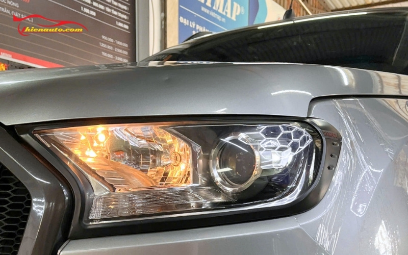 Ford Ranger độ đèn gầm và đèn pha: F10 Turbo và Naoevo S8 Pro Ford Ranger độ đèn gầm và đèn pha: F10 Turbo và Naoevo S8 Pro