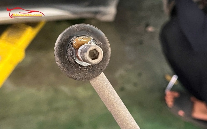 Suzuki XL7 bị kêu lạch cạch do động cơ bị hỏng